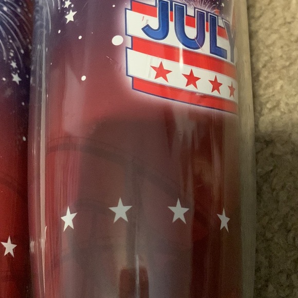 Six Flags Refillable Cups - Picture 3 of 4